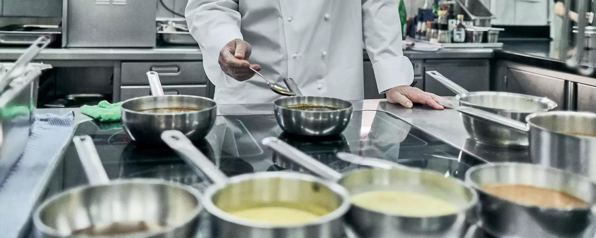 Suppe klären für das perfekte Menü: So geht es ganz einfach